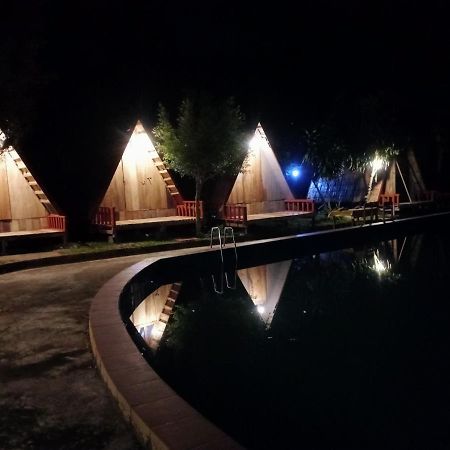 Готель Nongkhiaw Campingsite Swimming Pool Ban Phathok Екстер'єр фото